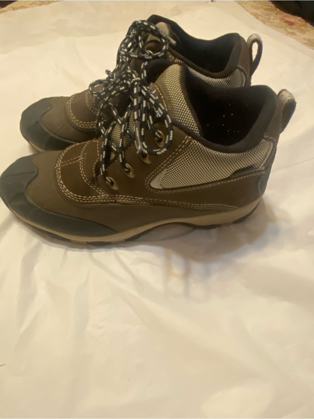LL Bean Womens’s Brown Low-Top Hiking Sneakers